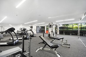 1-bed With Amazing Views, Pool, Gym, BBQ & Parking