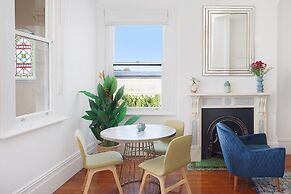 Spacious Studio With Balcony in Inner-city Glebe