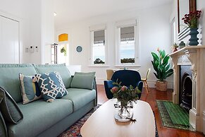 Spacious Studio With Balcony in Inner-city Glebe