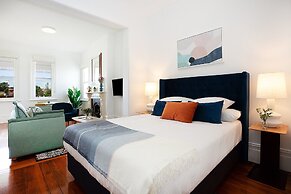 Spacious Studio With Balcony in Inner-city Glebe