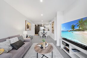 Phillip 2-bed: Chic Interiors, Amazing Amenities