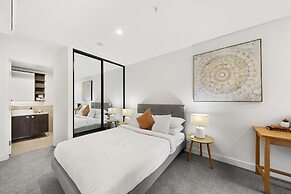 Phillip 2-bed: Chic Interiors, Amazing Amenities