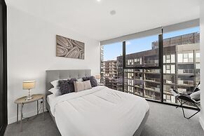Phillip 2-bed: Chic Interiors, Amazing Amenities