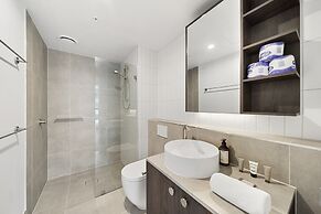 Phillip 2-bed: Chic Interiors, Amazing Amenities