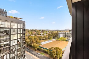 Phillip 2-bed: Chic Interiors, Amazing Amenities