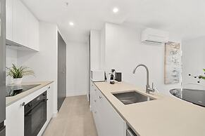 Phillip 2-bed: Chic Interiors, Amazing Amenities