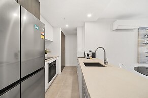 Phillip 2-bed: Chic Interiors, Amazing Amenities