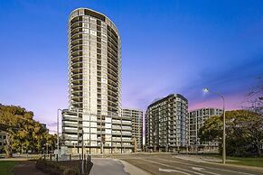 Phillip 2-bed: Chic Interiors, Amazing Amenities