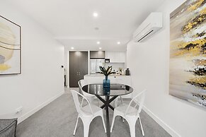 Phillip 2-bed: Chic Interiors, Amazing Amenities