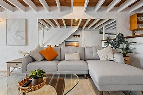 Chic 2-bed Cabin-style Home by Mooloolaba Beach