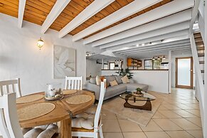 Chic 2-bed Cabin-style Home by Mooloolaba Beach