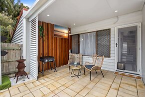 Chic 2-bed Cabin-style Home by Mooloolaba Beach