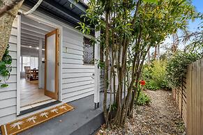 Chic 2-bed Cabin-style Home by Mooloolaba Beach