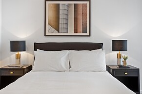Riverside 2-bed by Brisbane's Landmarks