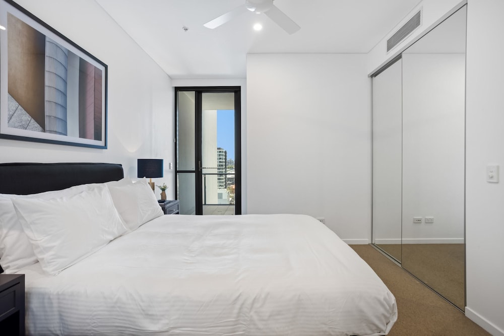 Riverside 2-bed by Brisbane's Landmarks