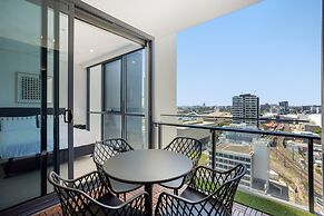 Riverside 2-bed by Brisbane's Landmarks