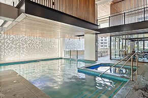 Riverside 2-bed by Brisbane's Landmarks