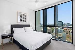 Riverside 2-bed by Brisbane's Landmarks