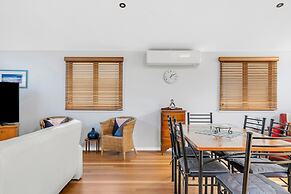 3-bed Seaside Serenity Escape at Long Beach