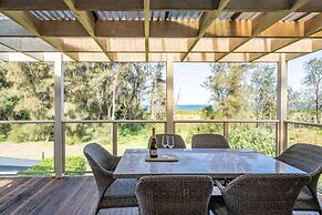 3-bed Seaside Serenity Escape at Long Beach