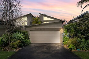 3-bed Seaside Serenity Escape at Long Beach