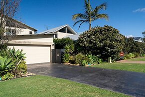 3-bed Seaside Serenity Escape at Long Beach