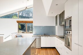 3-bed Seaside Serenity Escape at Long Beach