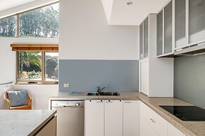 3-bed Seaside Serenity Escape at Long Beach