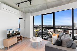 Stylish 1-bed With Pool Gym & Stunning Views