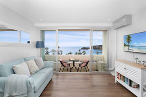 Modern Manly Apartment With Stunning Views, Pool
