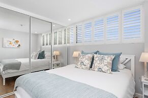 Modern Manly Apartment With Stunning Views, Pool