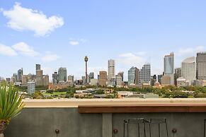 Cosy 1-bed With Swimming Pool Facing Opera House