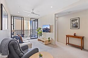 Cosy 1-bed With River Views, Pool, Gym & BBQ