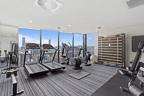 Cosy 1-bed With River Views, Pool, Gym & BBQ