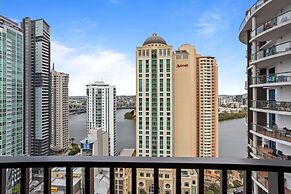 Cosy 1-bed With River Views, Pool, Gym & BBQ
