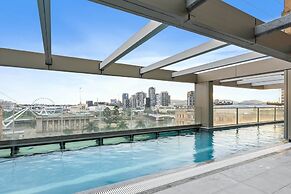 2-bed Brisbane City Pad With Pool & Gym