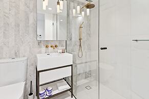 Chic 2-bed With Free Parking in South Yarra