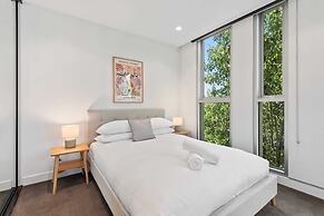 Chic 2-bed With Free Parking in South Yarra