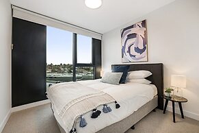 Modern, Executive 1 Bedroom Apartment With Balcony