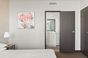 Central 2-bed With Parking & Stunning Views