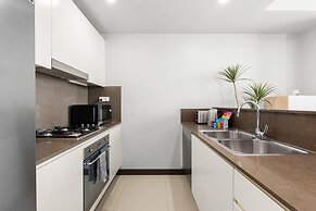 Central 2-bed With Parking & Stunning Views