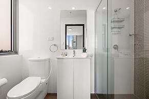 Central 2-bed With Parking & Stunning Views
