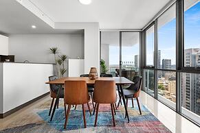 Central 2-bed With Parking & Stunning Views