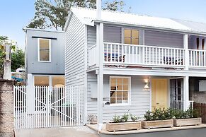Spacious 3-bed Family House With Courtyard