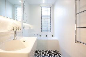 Spacious 3-bed Family House With Courtyard