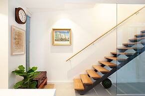 Spacious 3-bed Family House With Courtyard