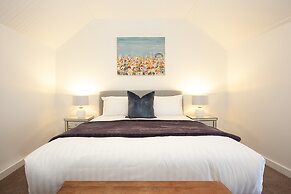 Spacious 3-bed Family House With Courtyard