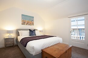 Spacious 3-bed Family House With Courtyard