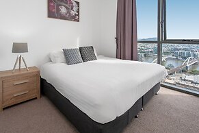 River-view Unit With Rooftop Pool Near Museums