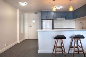 Central 1-bed With Parking, Pool, Sauna & Gym